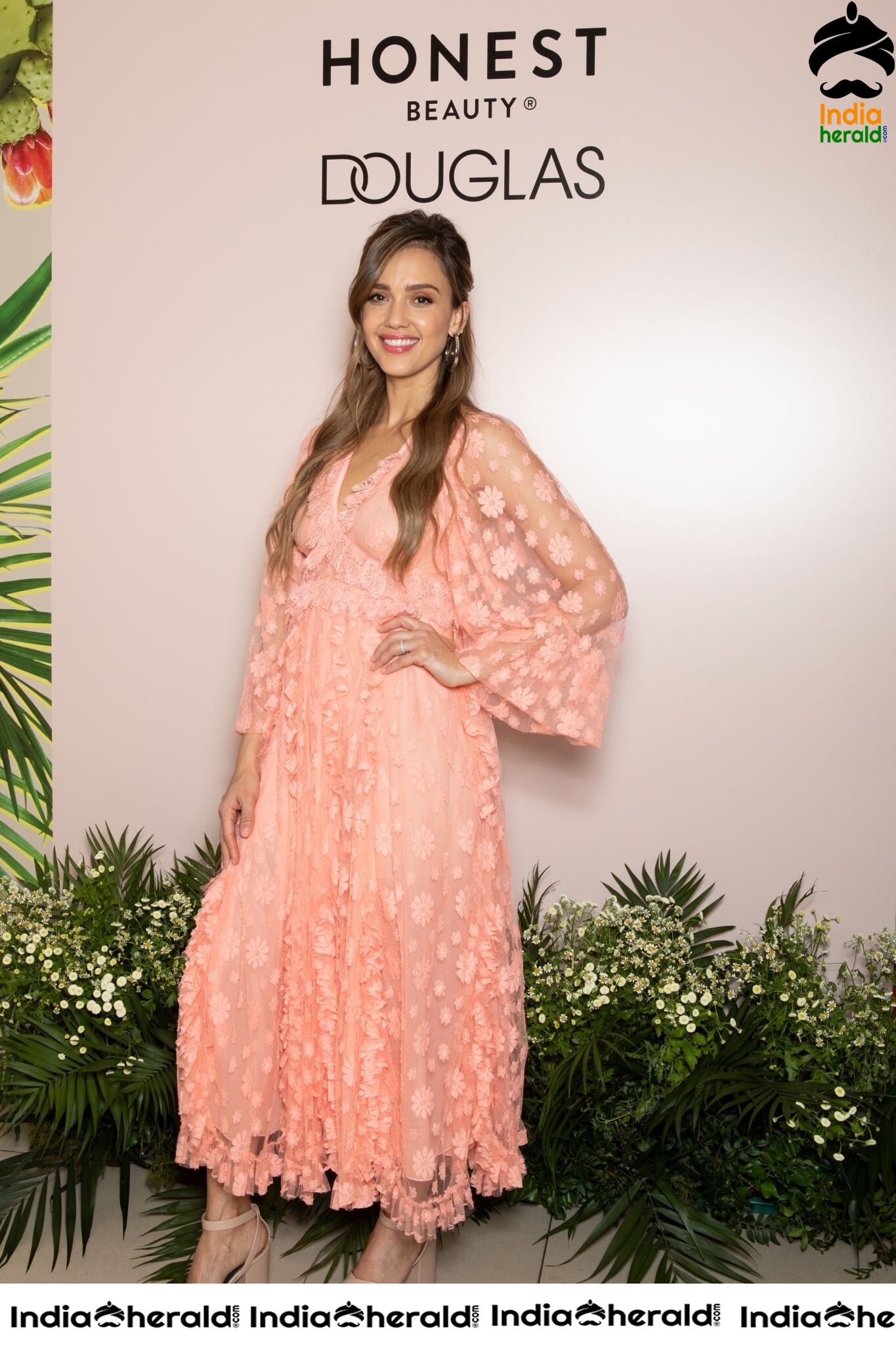Jessica Alba at Honest Beauty Line Meet and Greet in Douglas Store Set 2