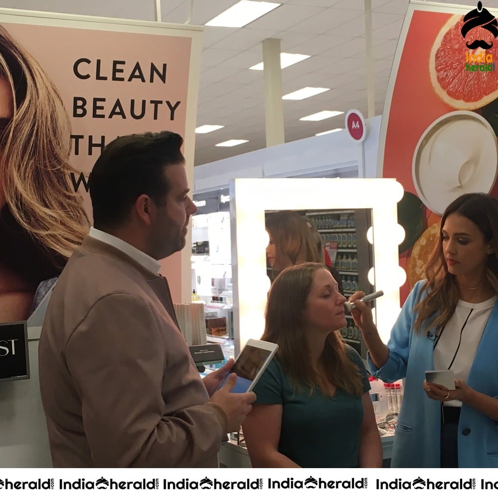 Jessica Alba Cute and Hot Photos Collection Set 4