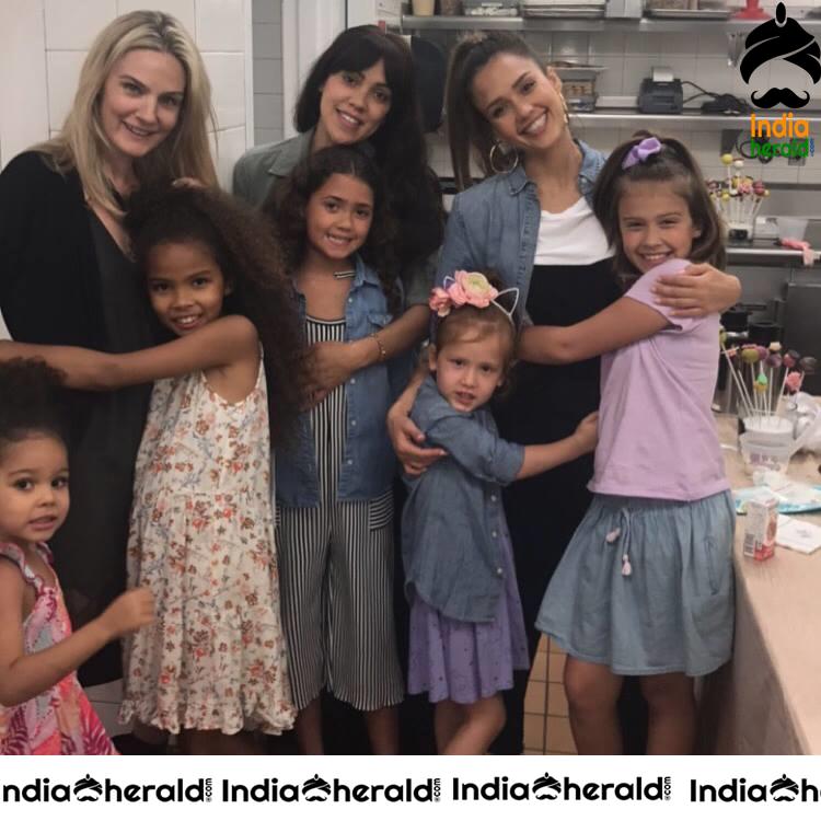 Jessica Alba Cute and Hot Photos Collection Set 4