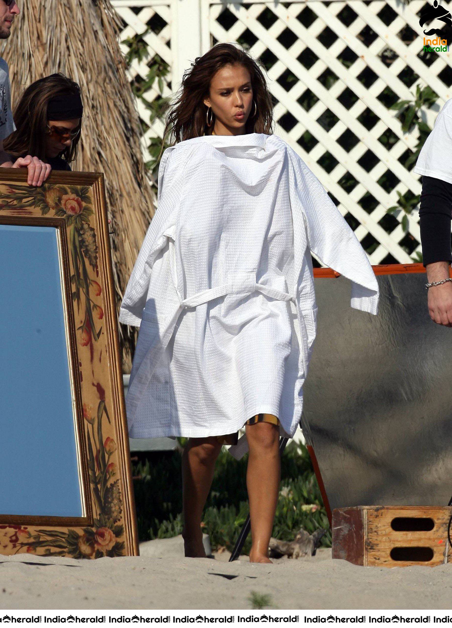Jessica Alba Hot Candids while doing a Photoshoot on the beach Set 1
