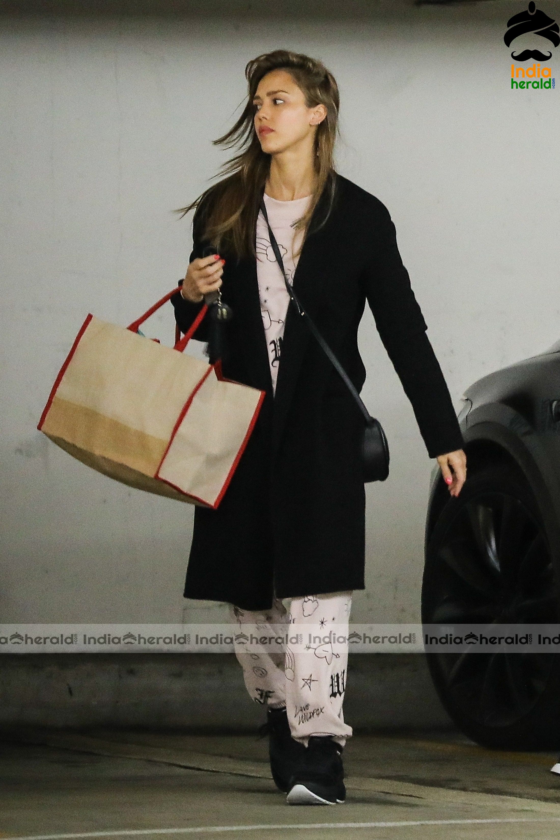 Jessica Alba Shopping at Whole Foods Market in Beverly Hills Set 2