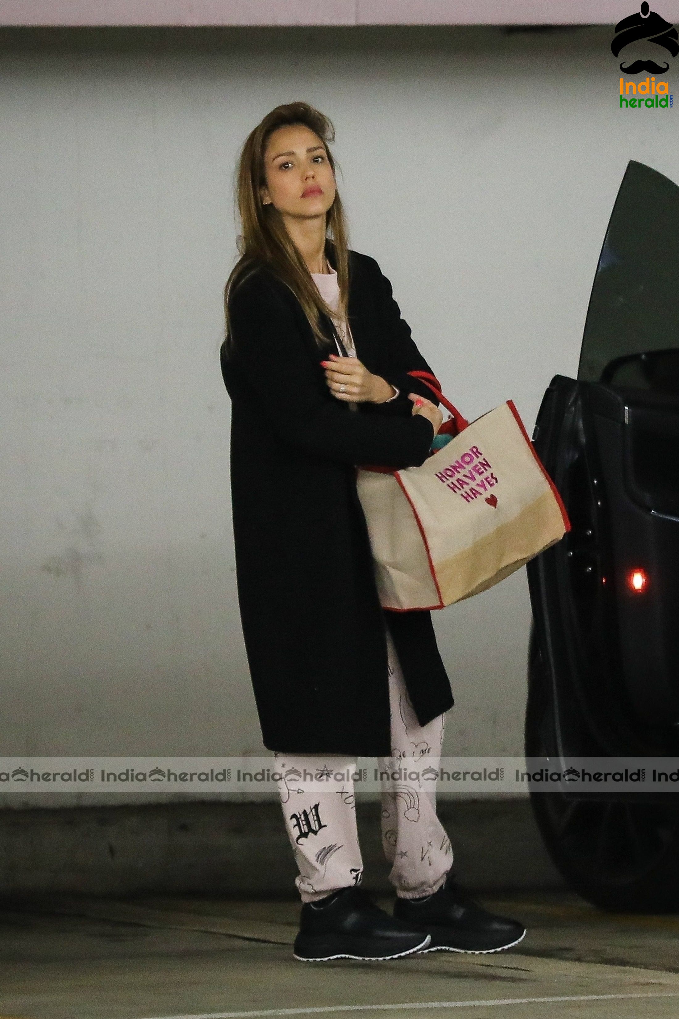 Jessica Alba Shopping at Whole Foods Market in Beverly Hills Set 2