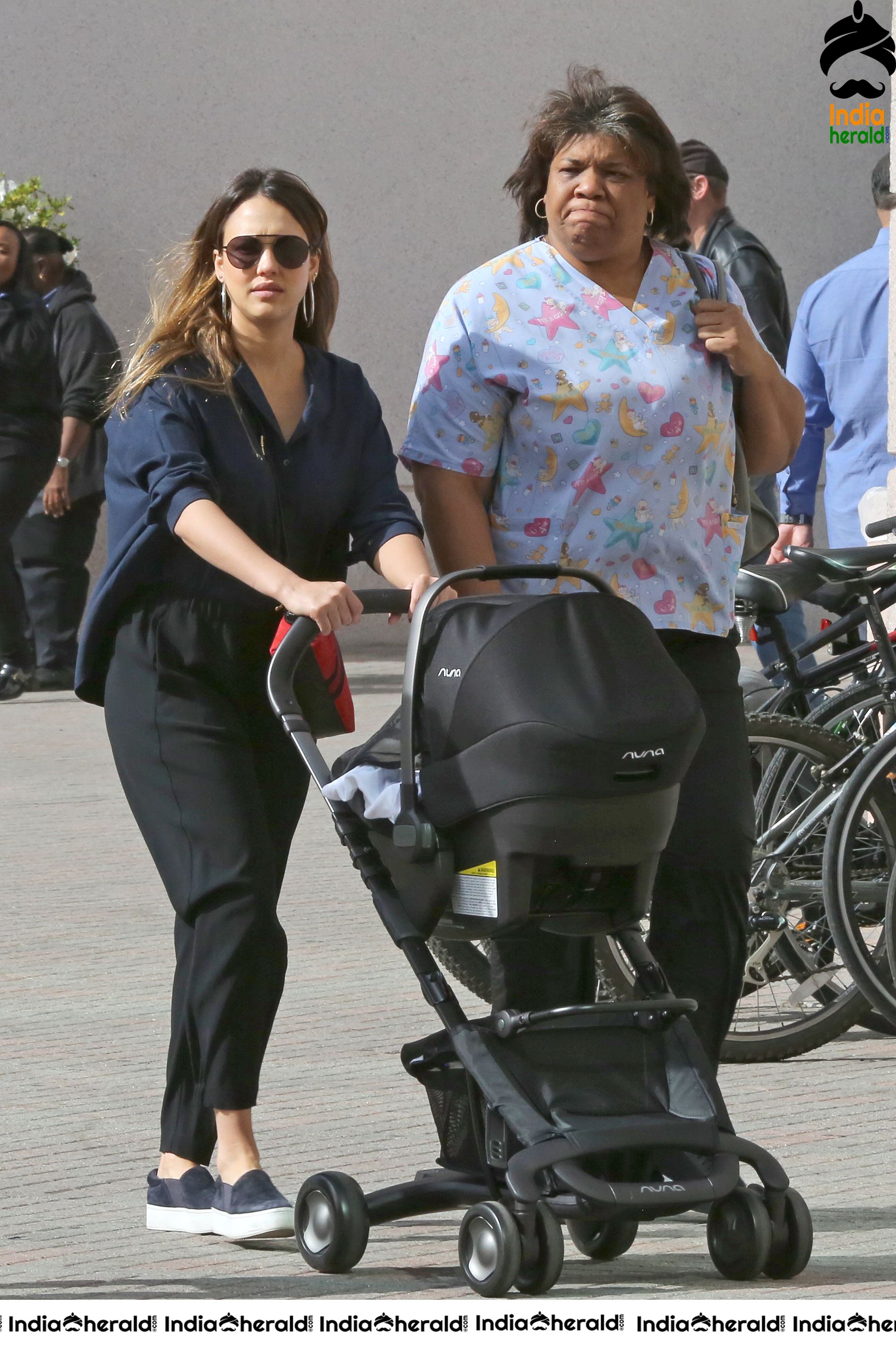 Jessica Alba Visiting a doctors office in LA Set 1