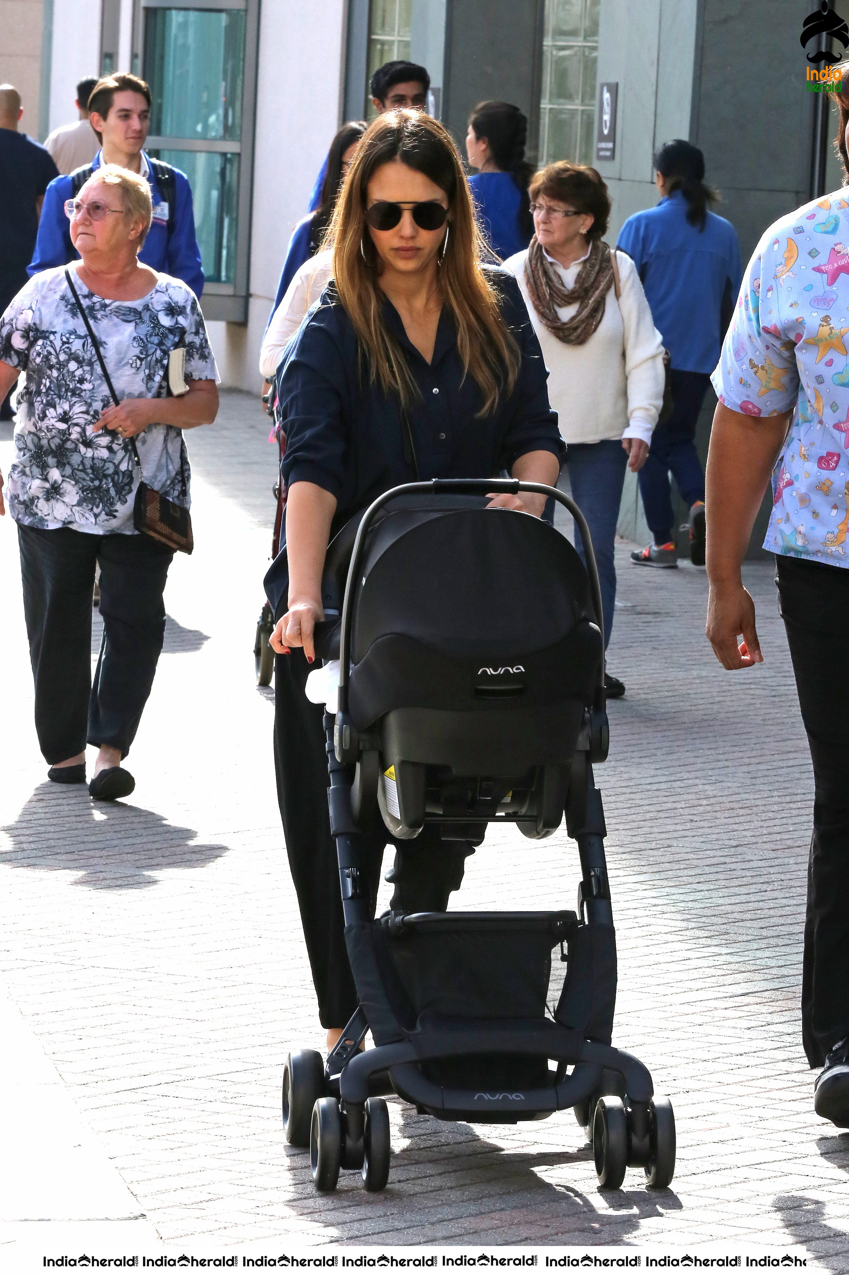 Jessica Alba Visiting a doctors office in LA Set 1