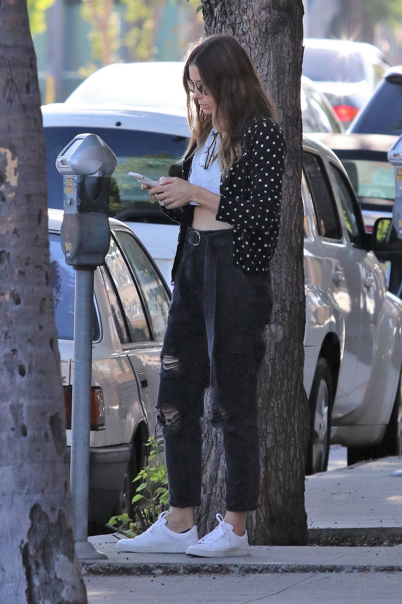 Jessica Biel Shows Her Tummy While Walking On The Street