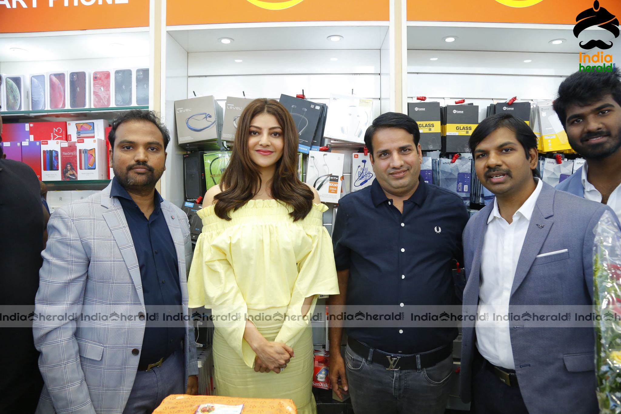 Kajal Aggarwal at Grand Launch of HAPPI MOBILES 57th Store at Vizag Set 3