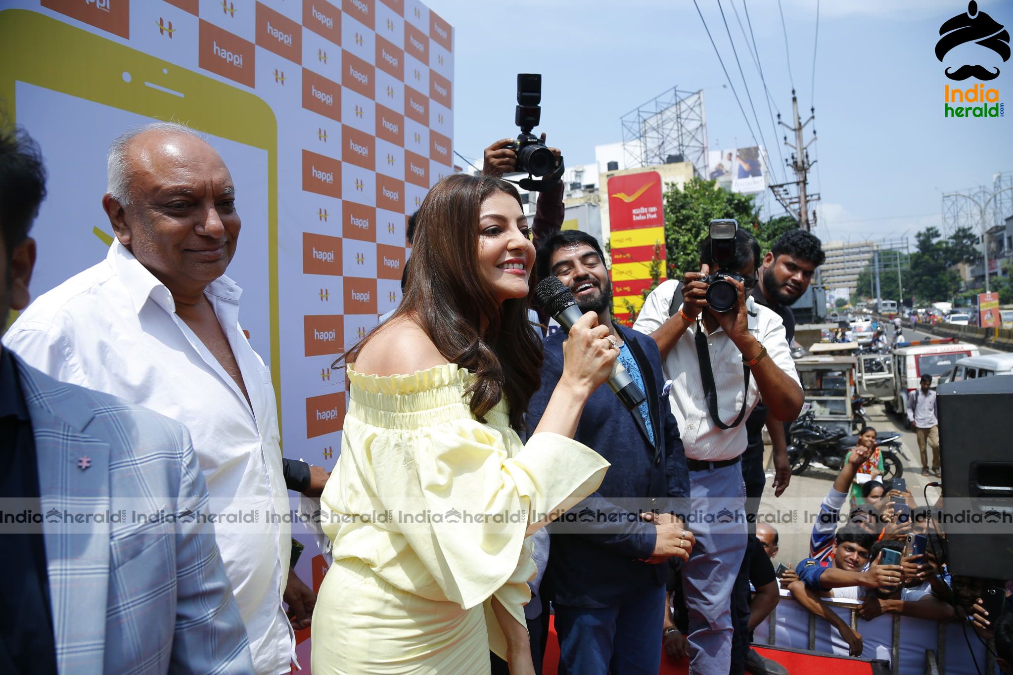 Kajal Aggarwal at Grand Launch of HAPPI MOBILES 57th Store at Vizag Set 4