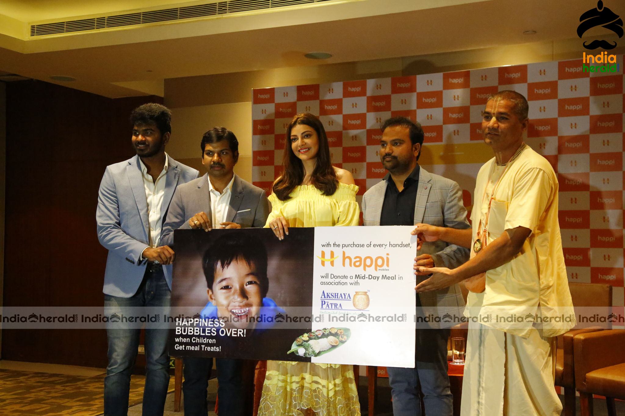 Kajal Aggarwal at Grand Launch of HAPPI MOBILES 57th Store at Vizag Set 5