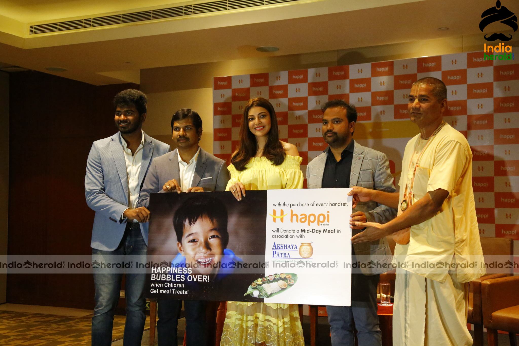 Kajal Aggarwal at Grand Launch of HAPPI MOBILES 57th Store at Vizag Set 5