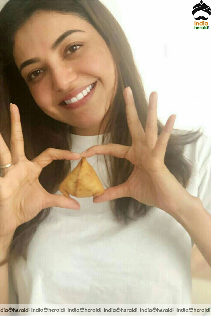 Kajal Aggarwal does samosa in her quarantine