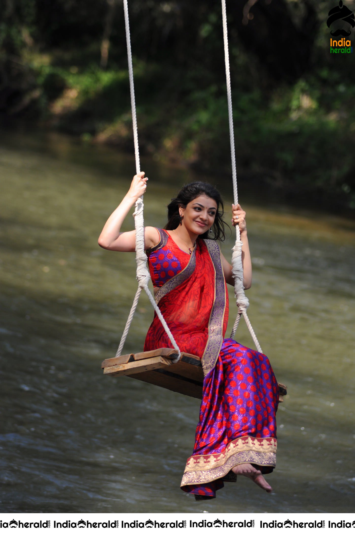 Kajal Aggarwal Flaunts her Flat Tummy and Sexy Navel in Saree Set 1