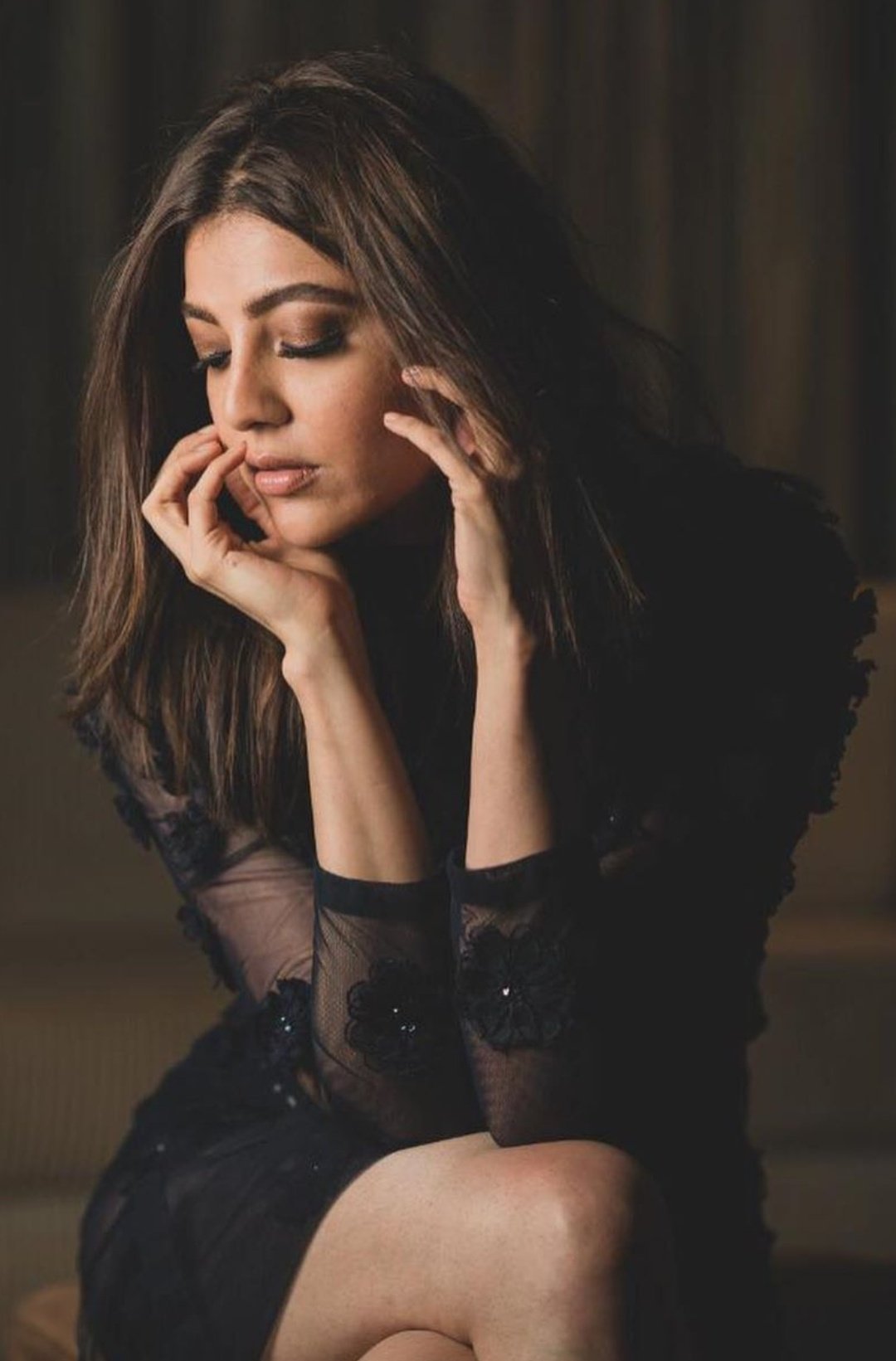 Kajal Aggarwal Flaunts her Sexy Slender Thighs in Black Dress