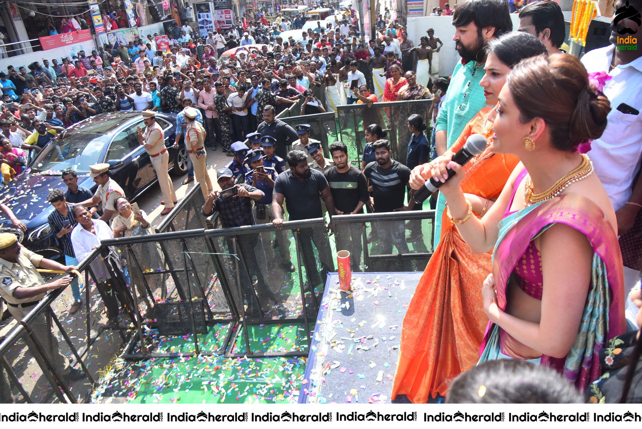 Kajal Aggarwal Hot Hip and Navel Show in Saree at the Launch of Vidhatri Shopping Mall Set 2