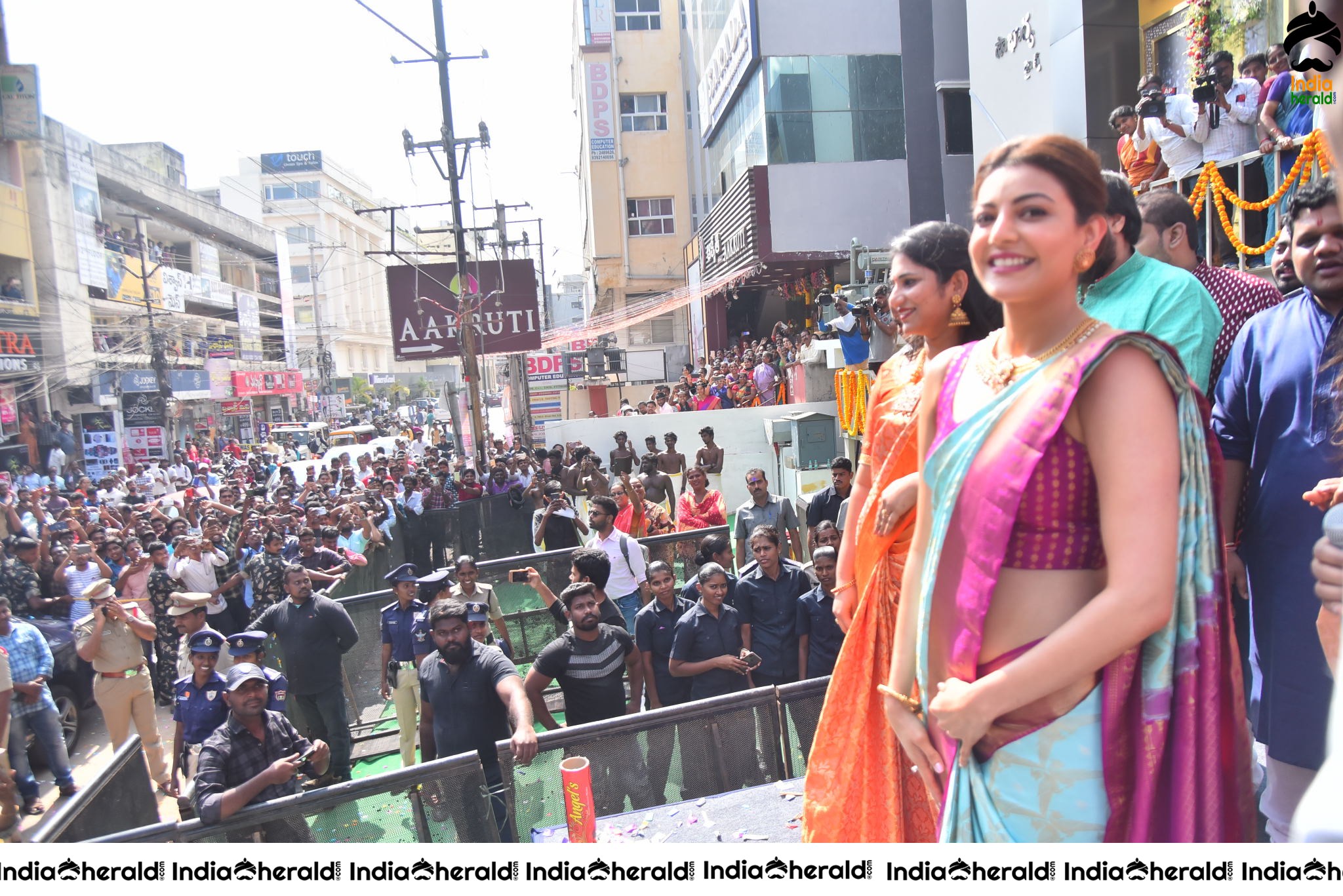 Kajal Aggarwal Hot Hip and Navel Show in Saree at the Launch of Vidhatri Shopping Mall Set 2