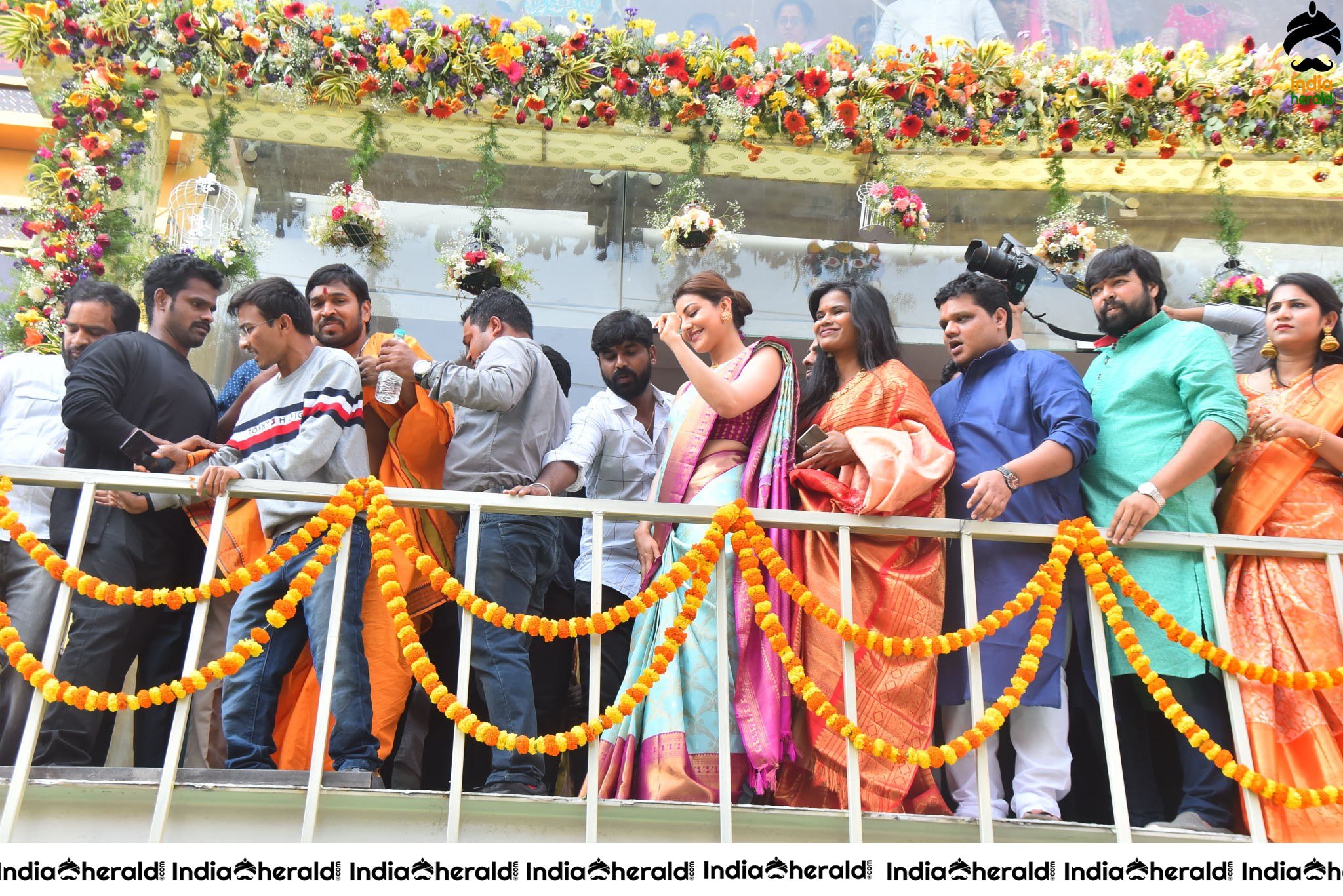 Kajal Aggarwal Hot Hip and Navel Show in Saree at the Launch of Vidhatri Shopping Mall Set 3