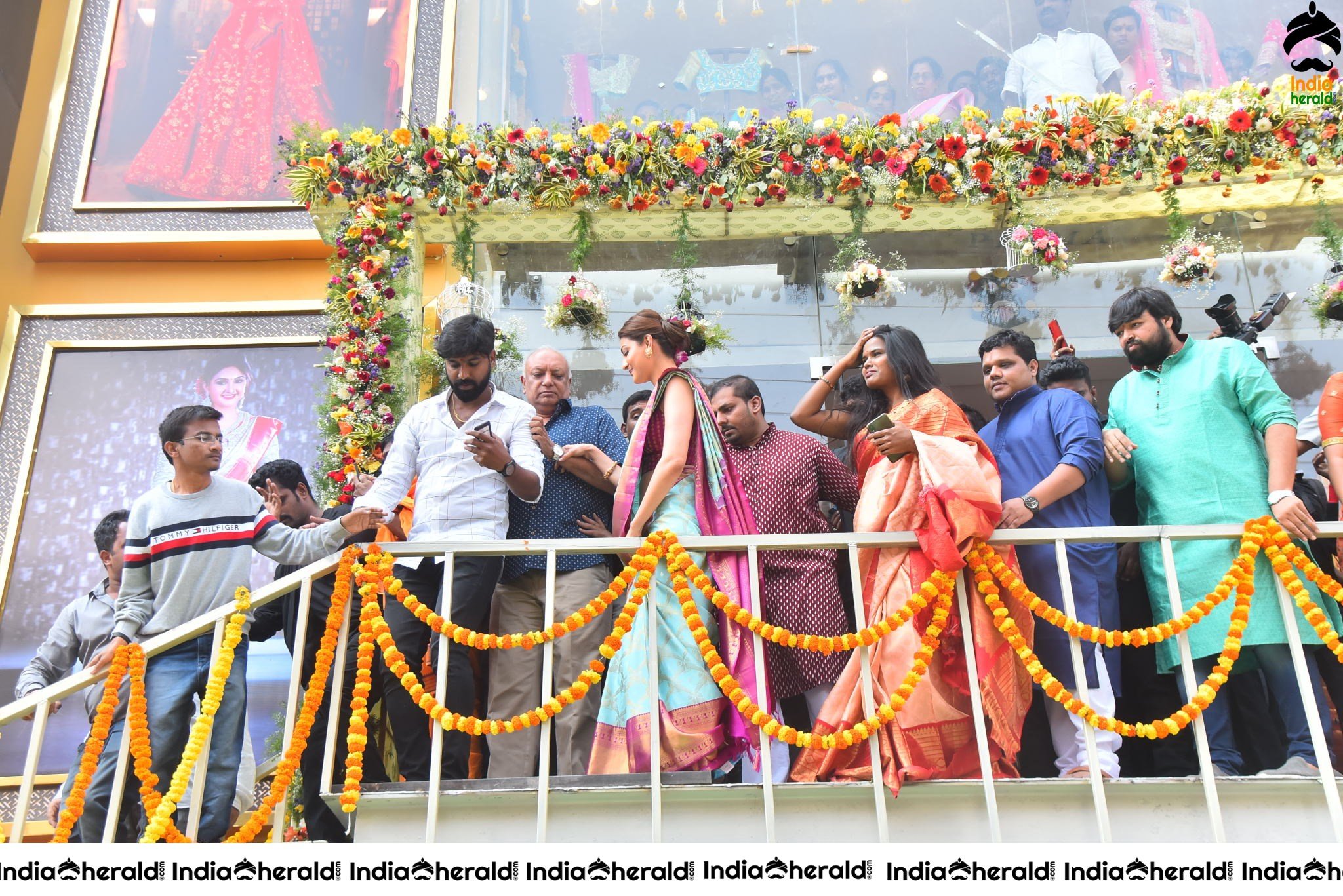 Kajal Aggarwal Hot Hip and Navel Show in Saree at the Launch of Vidhatri Shopping Mall Set 3