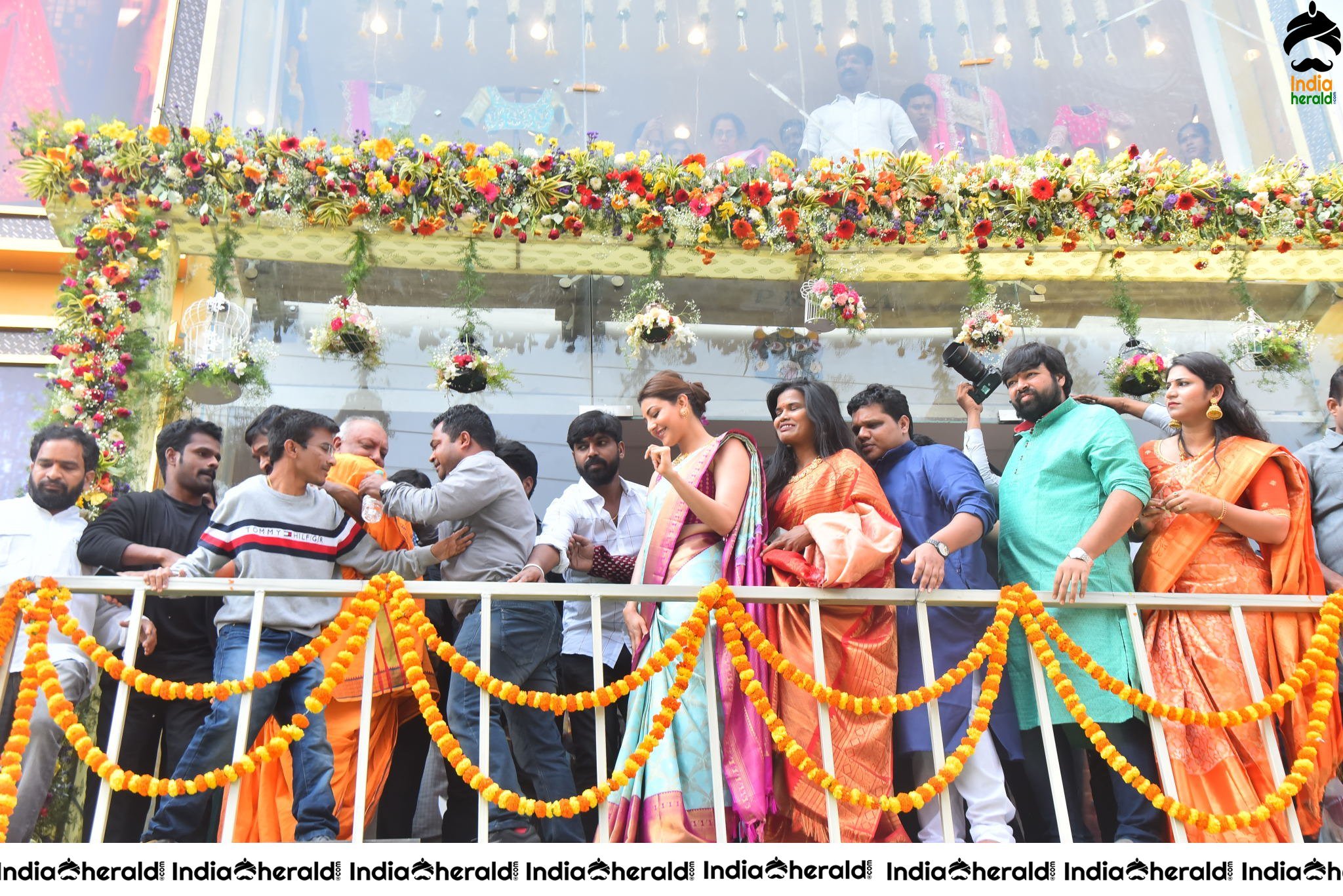 Kajal Aggarwal Hot Hip and Navel Show in Saree at the Launch of Vidhatri Shopping Mall Set 3