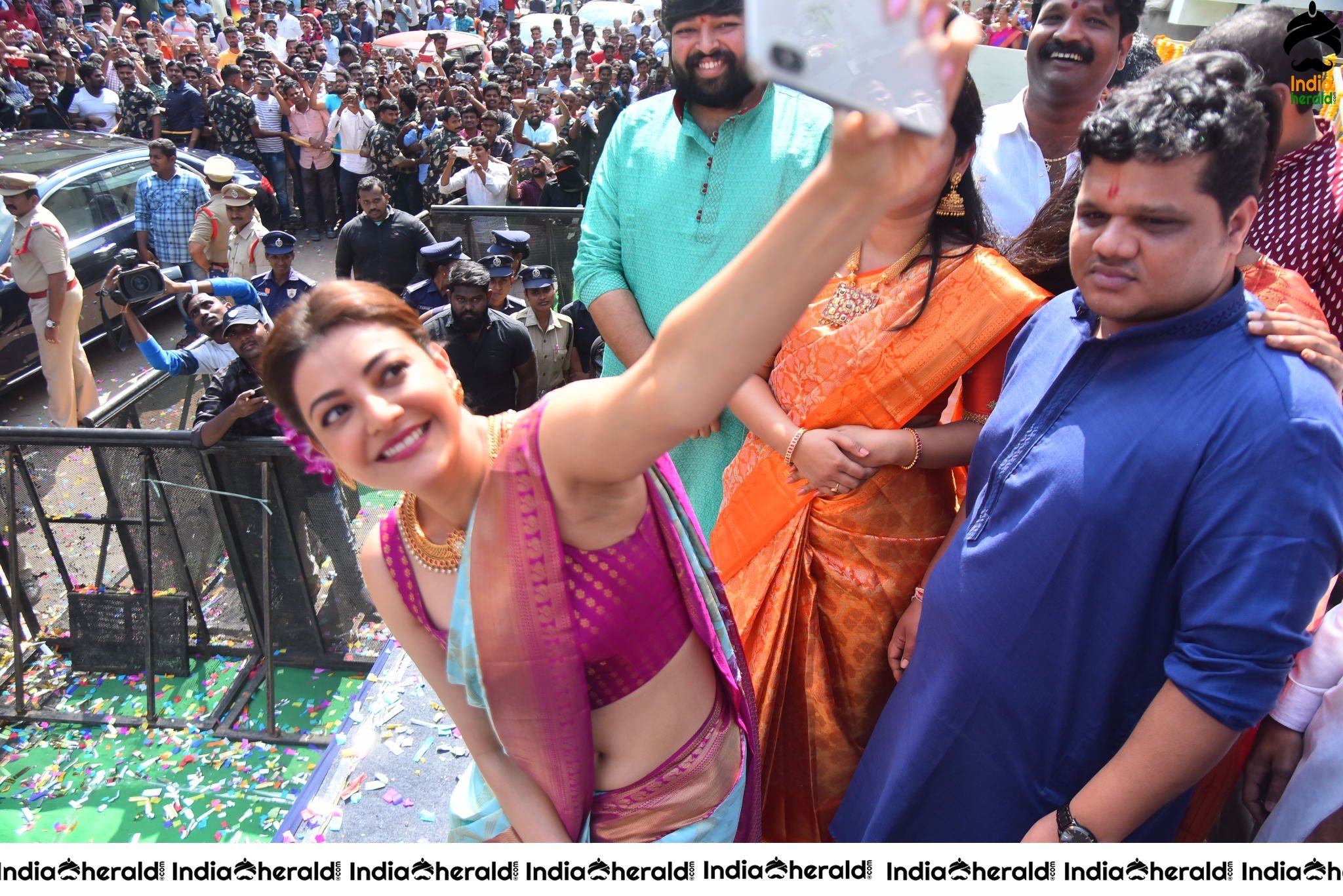 Kajal Aggarwal Hot Hip and Navel Show in Saree at the Launch of Vidhatri Shopping Mall Set 3