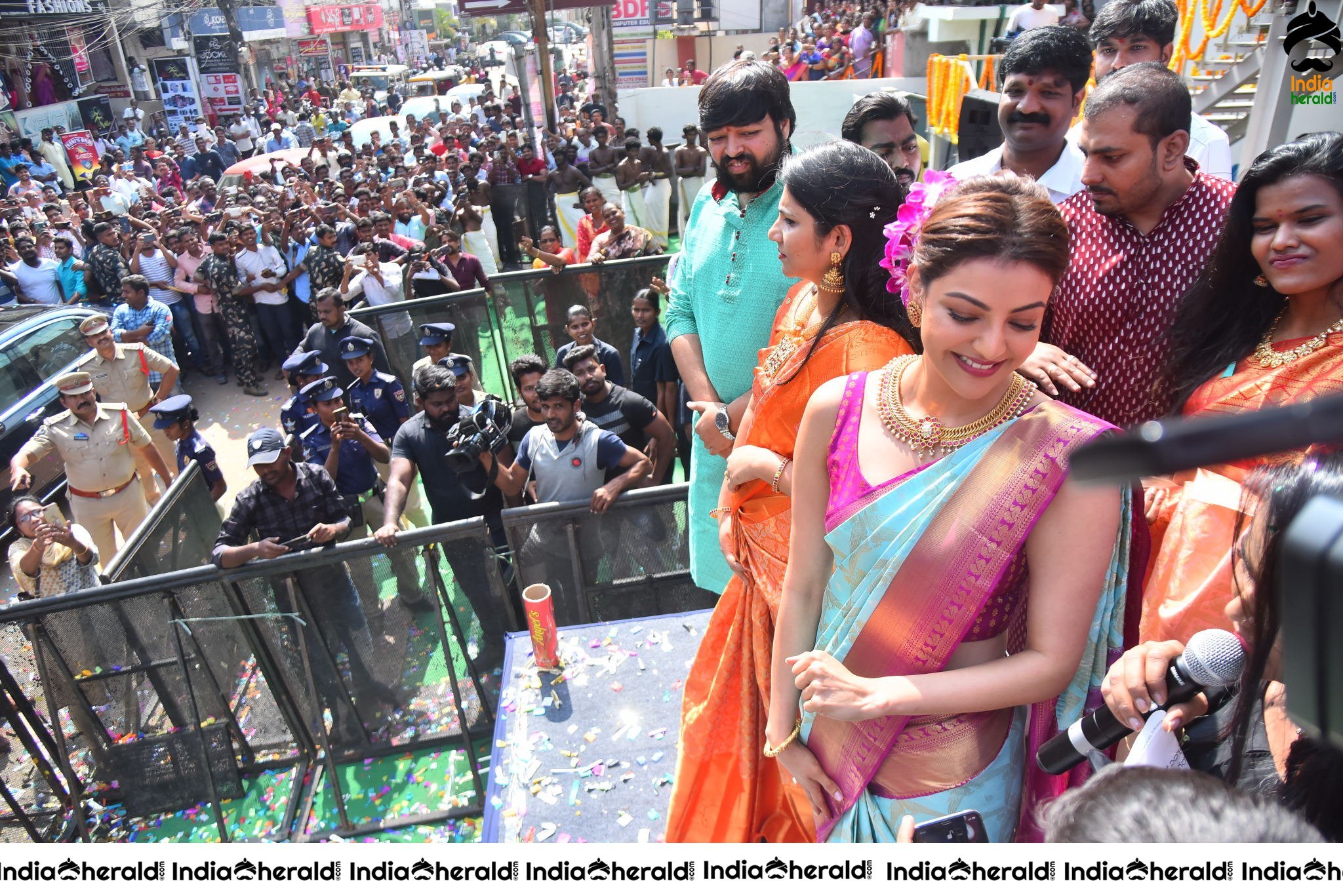 Kajal Aggarwal Hot Hip and Navel Show in Saree at the Launch of Vidhatri Shopping Mall Set 3