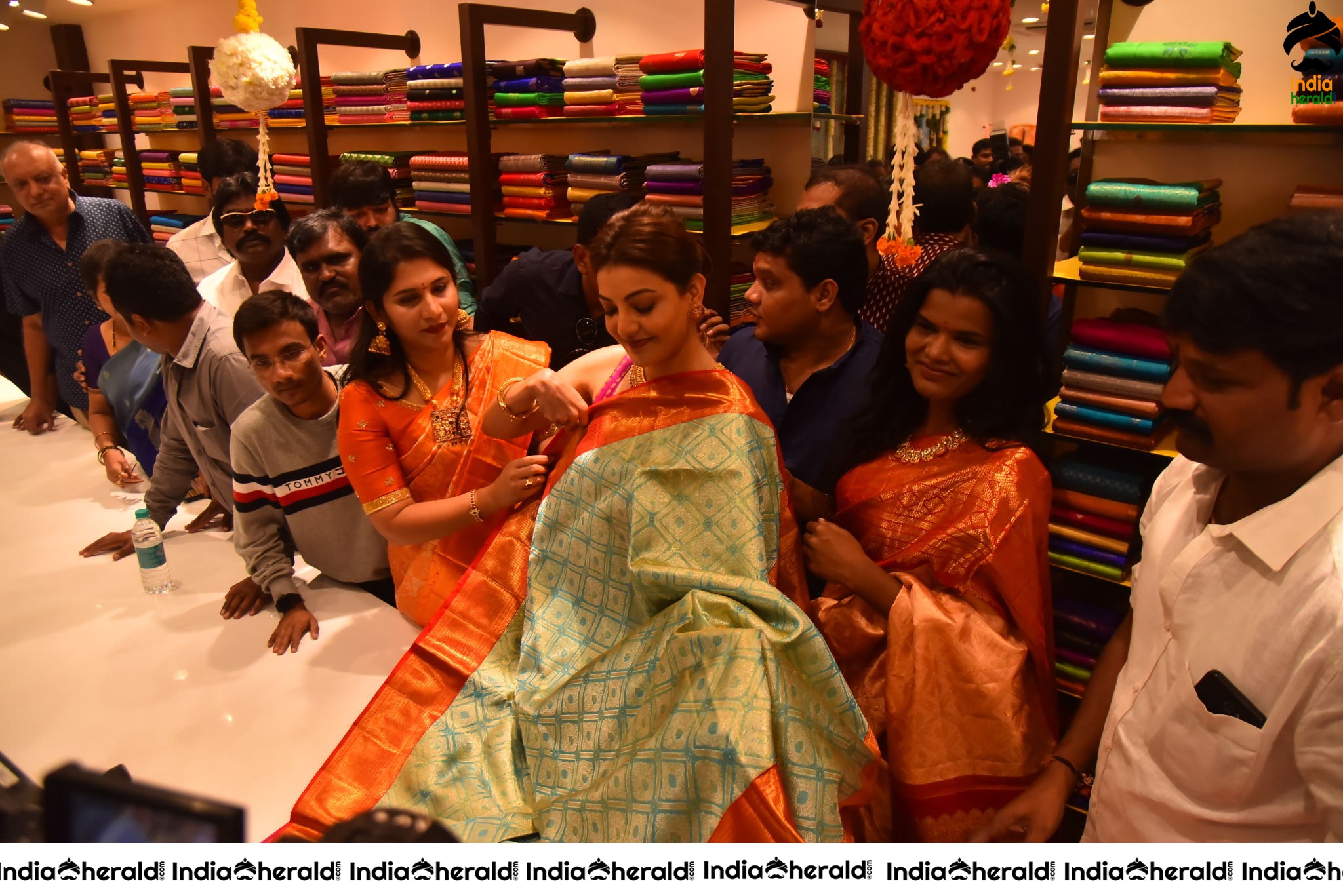Kajal Aggarwal Hot Hip and Navel Show in Saree at the Launch of Vidhatri Shopping Mall Set 4