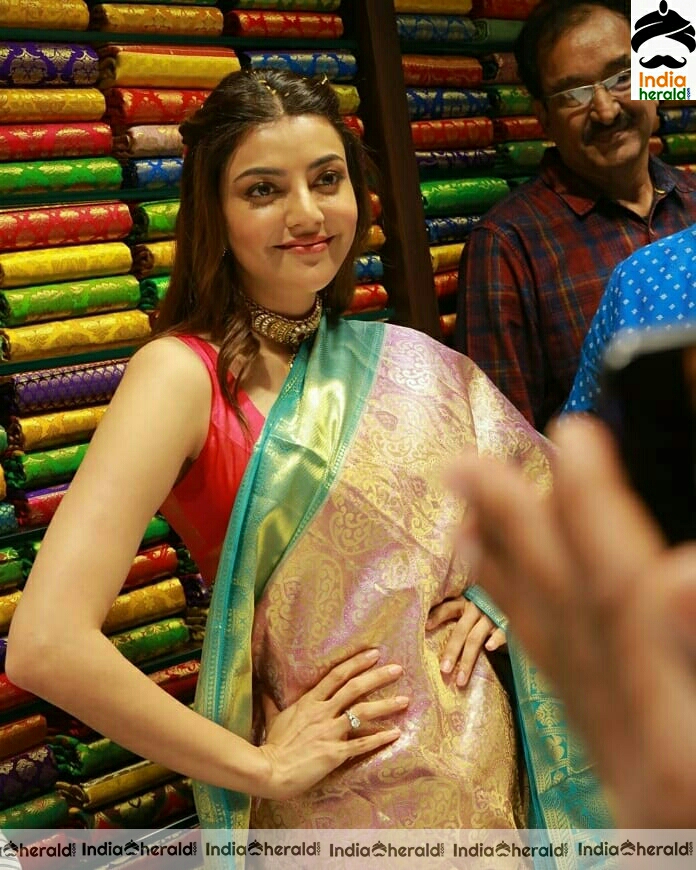 Kajal Aggarwal Hot Tempting Photos In Saree