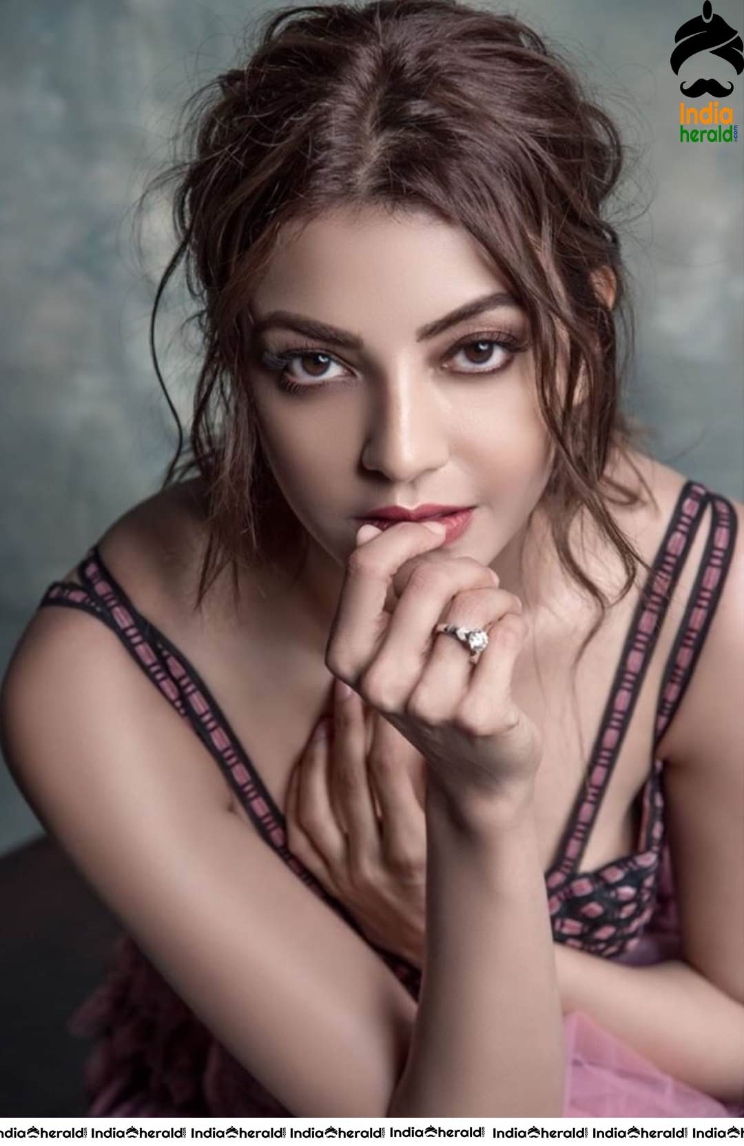 Kajal Aggarwal Hottest Midriff Navel and Cleavage Exposing Hot Photos Collection Set 1