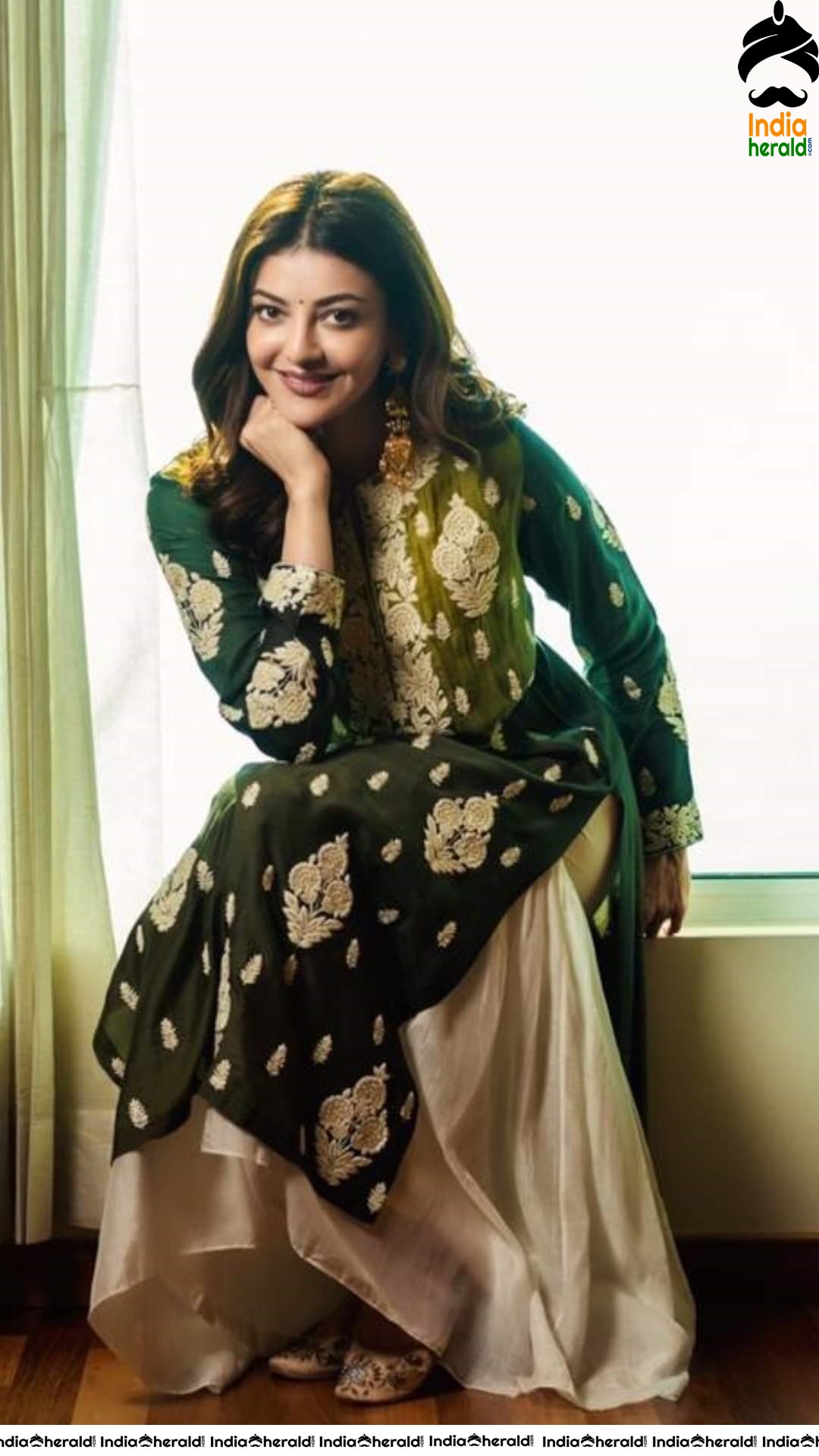 Kajal Aggarwal Hottest Midriff Navel and Cleavage Exposing Hot Photos Collection Set 1