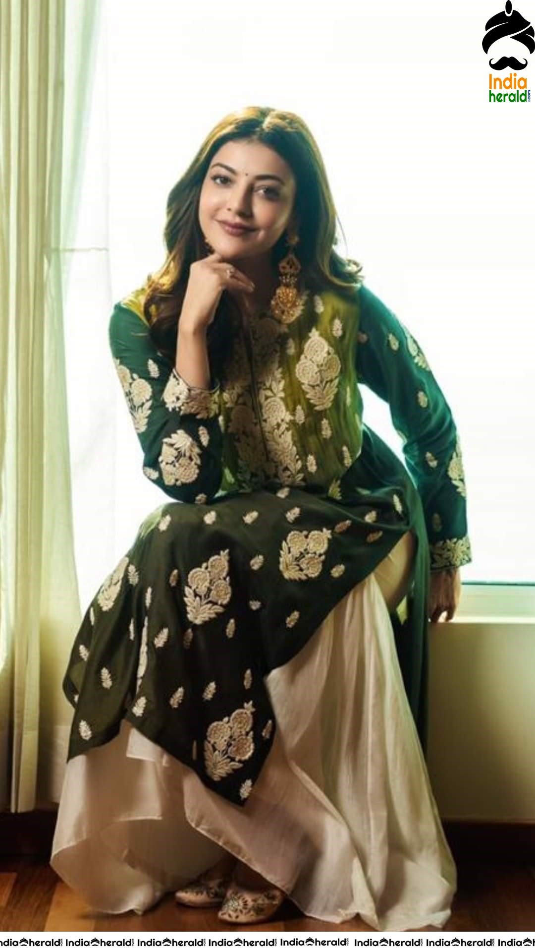 Kajal Aggarwal Hottest Midriff Navel and Cleavage Exposing Hot Photos Collection Set 1