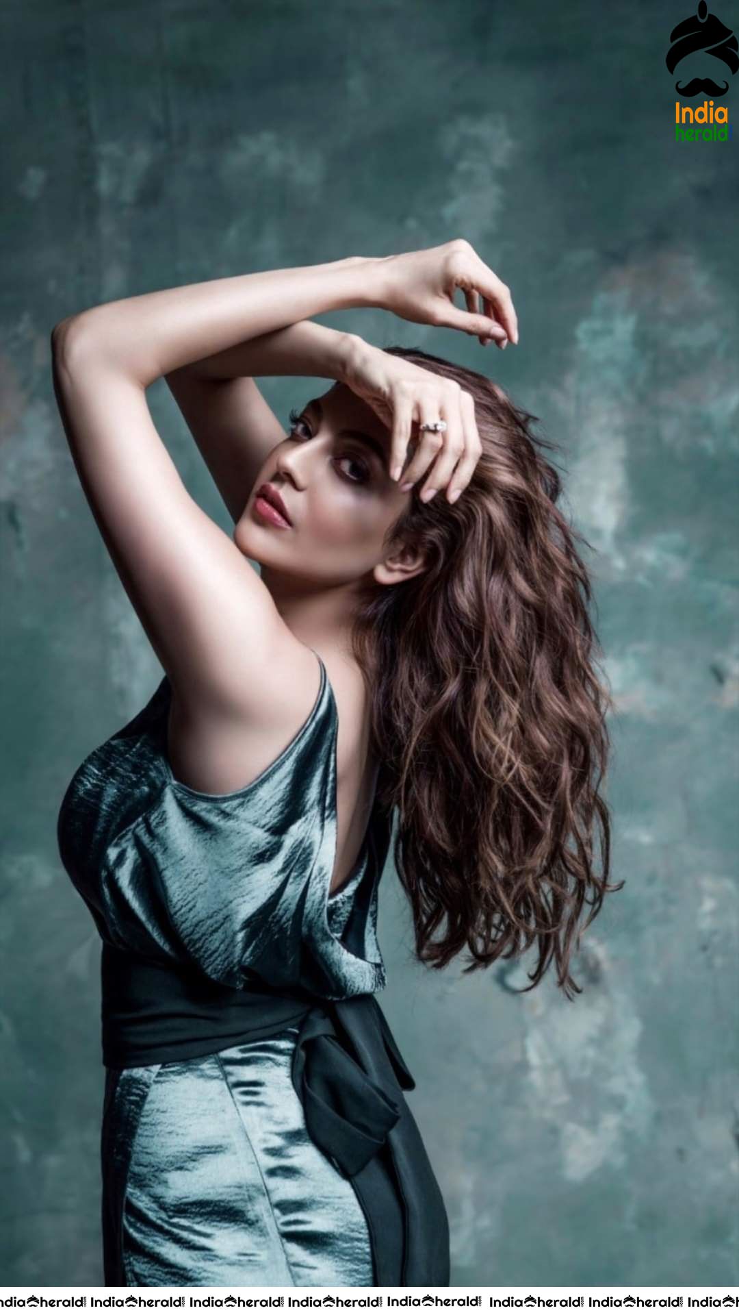 Kajal Aggarwal Hottest Midriff Navel and Cleavage Exposing Hot Photos Collection Set 2