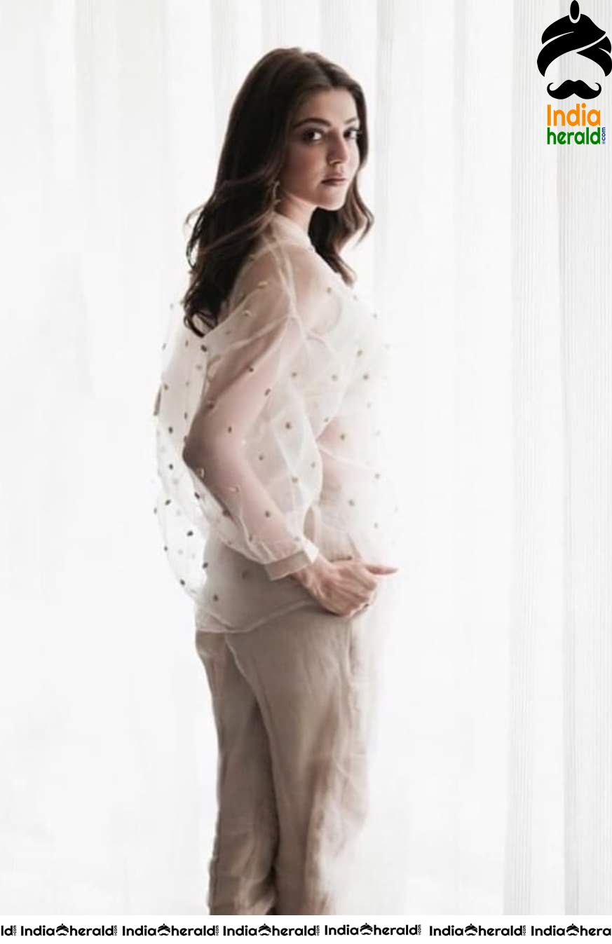 Kajal Aggarwal Hottest Midriff Navel and Cleavage Exposing Hot Photos Collection Set 3