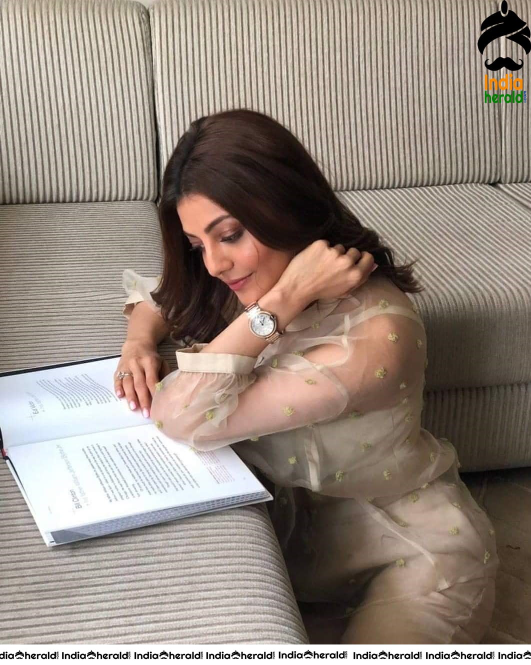 Kajal Aggarwal Hottest Midriff Navel and Cleavage Exposing Hot Photos Collection Set 3