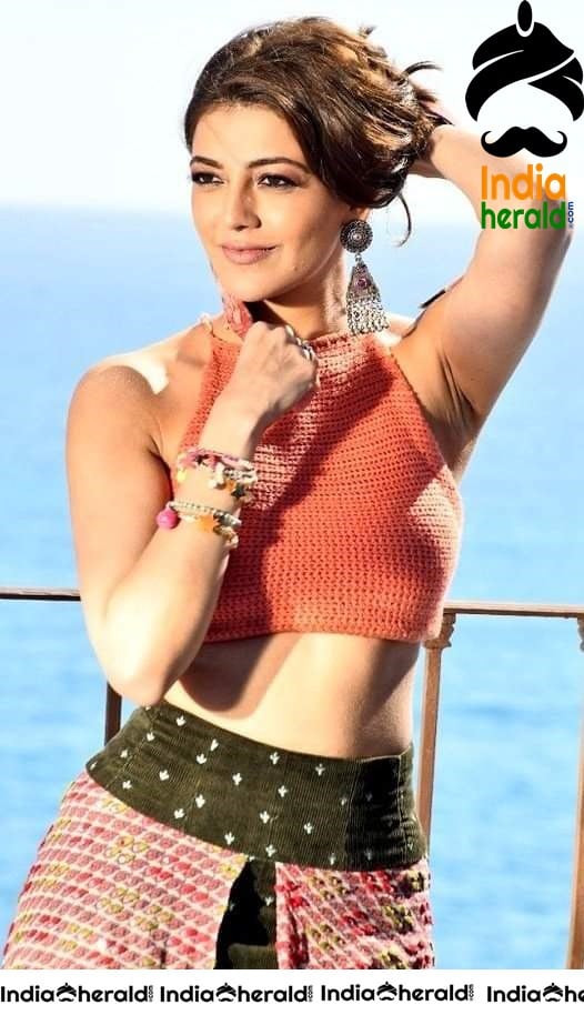 Kajal Aggarwal Hottest Midriff Navel and Cleavage Exposing Hot Photos Collection Set 5
