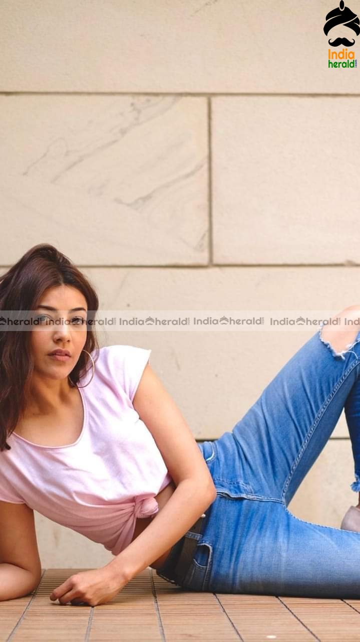 Kajal Aggarwal Hottest Mood Erecting and Exposing Photos Collection Set 4