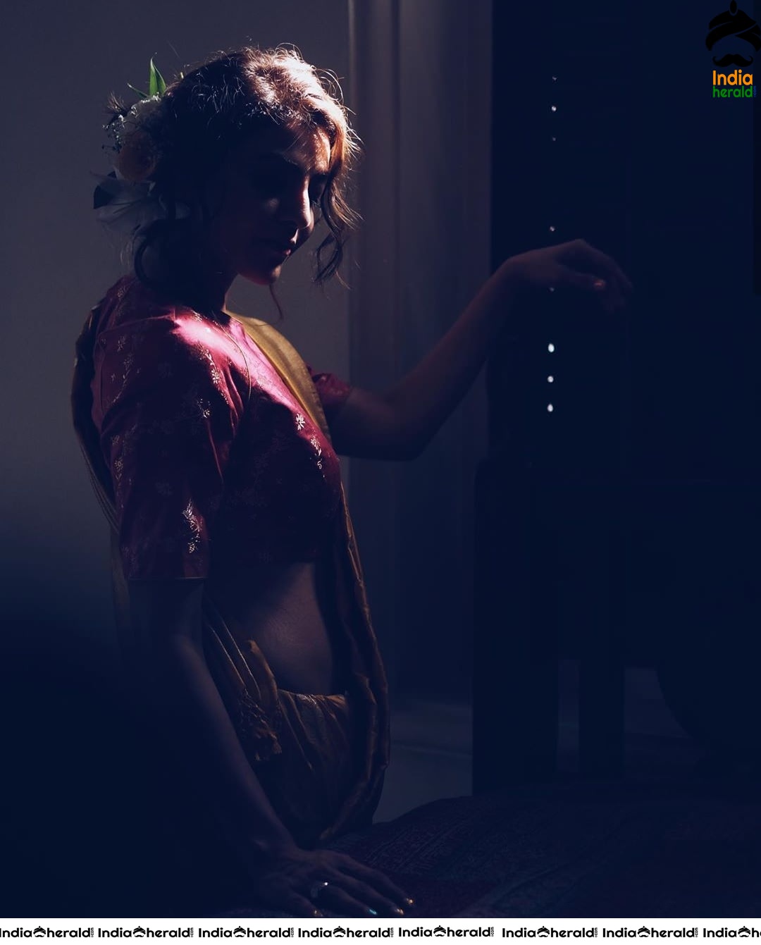 Kajal Aggarwal Latest Hot Photos exposing her Hip in the Dark