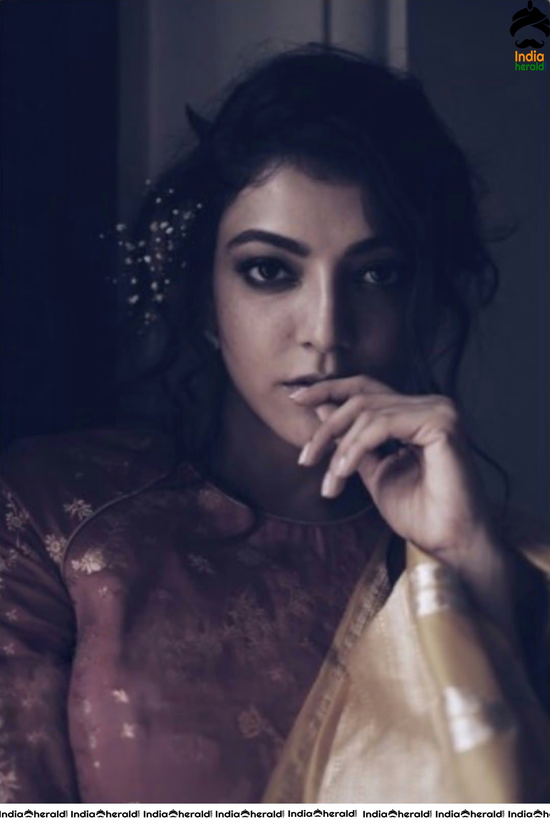 Kajal Aggarwal Latest Hot Photos exposing her Hip in the Dark