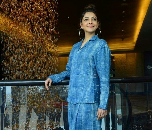 Kajal Aggarwal Looking Dapper And Smoking Hot In Denim Blue Attire Set 2