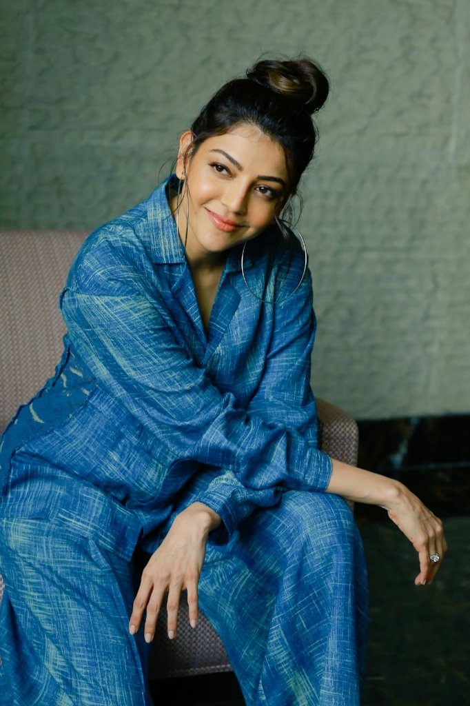 Kajal Aggarwal Looking Dapper And Smoking Hot In Denim Blue Attire Set 2