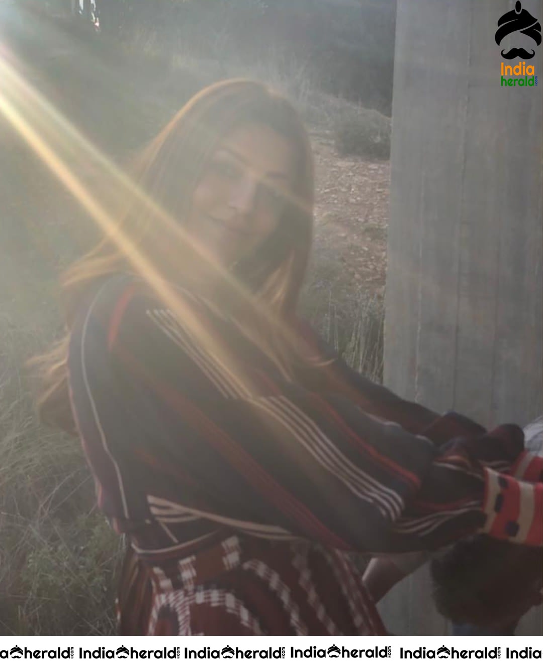 Kajal Aggarwal Looking Seductive while Enjoying with her Friend during a Vacation