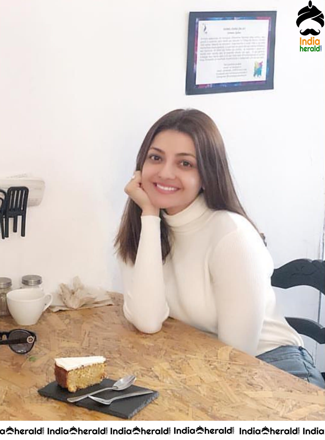 Kajal Aggarwal Looking Seductive while Enjoying with her Friend during a Vacation