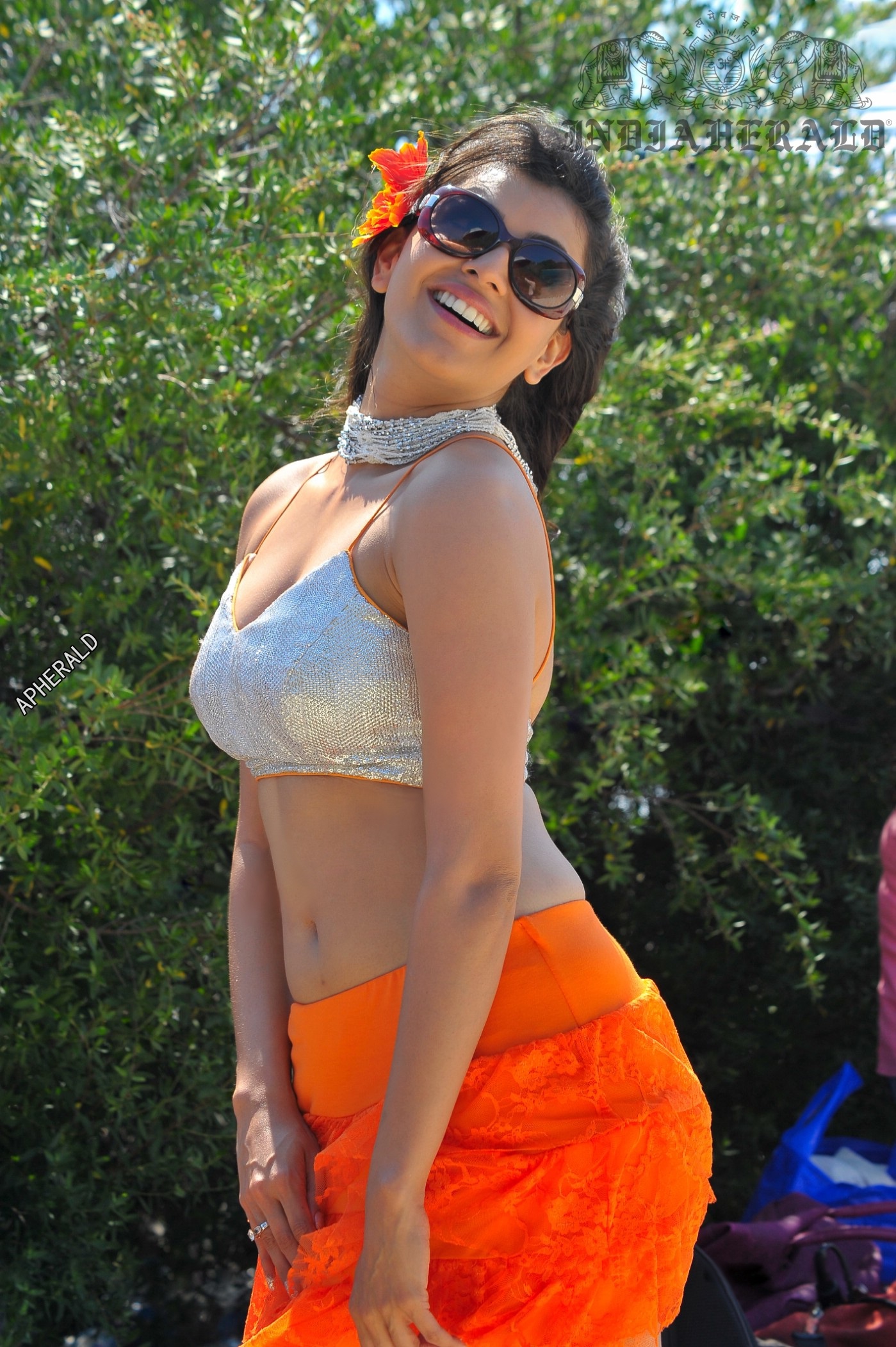Kajal Aggarwal shows her sexy curves and navel in a Bikini