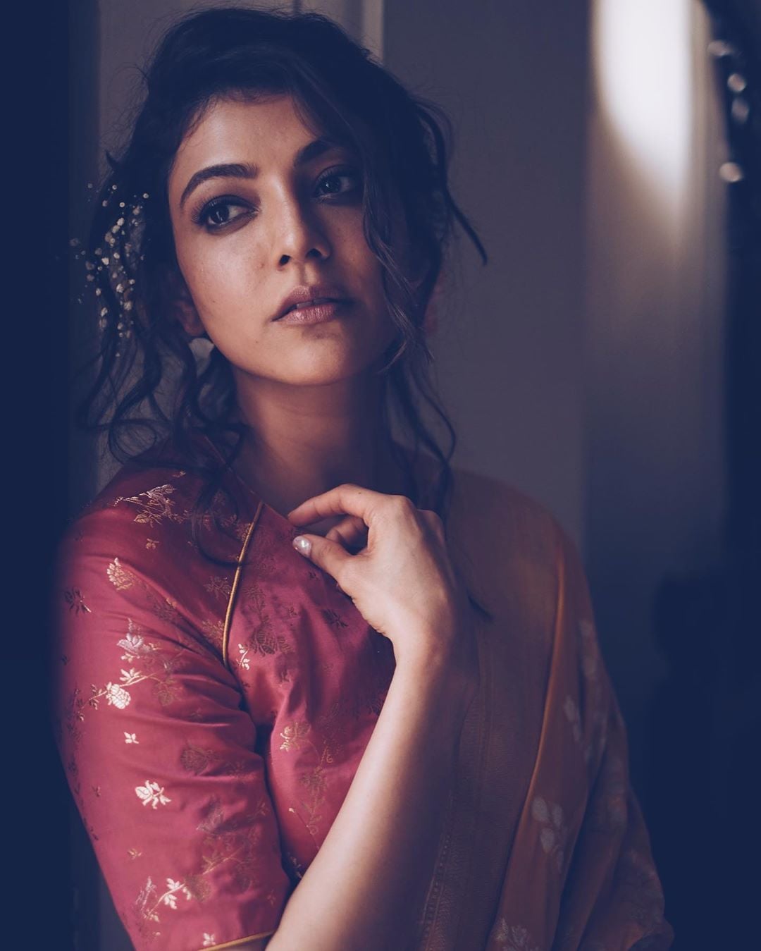 Kajal Aggarwal Tempting Sizzler Saree Photos