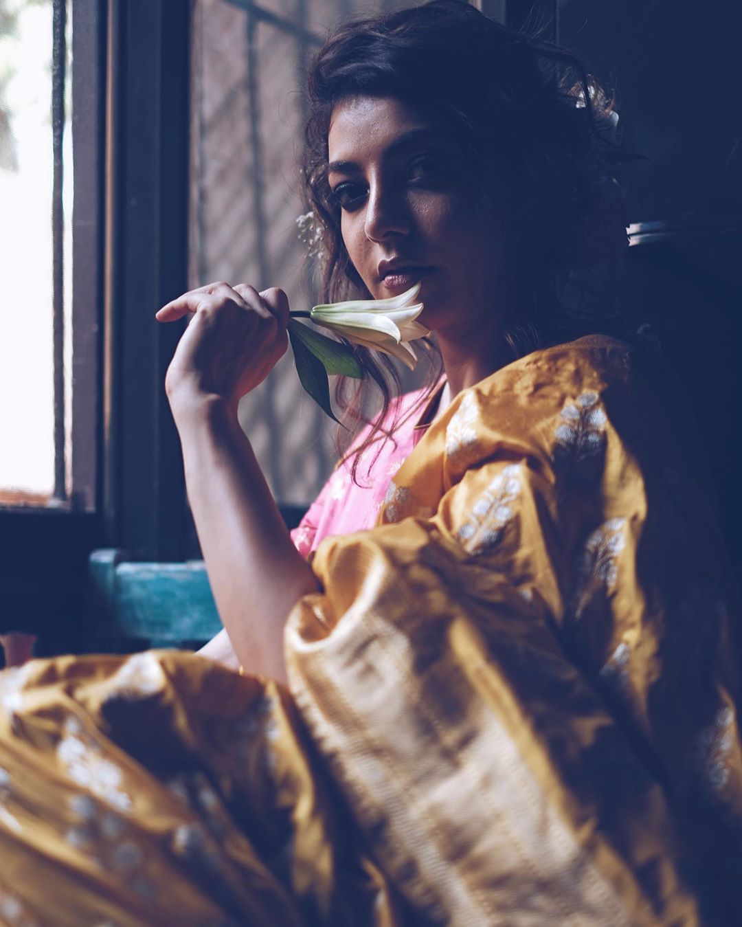 Kajal Aggarwal Tempting Sizzler Saree Photos