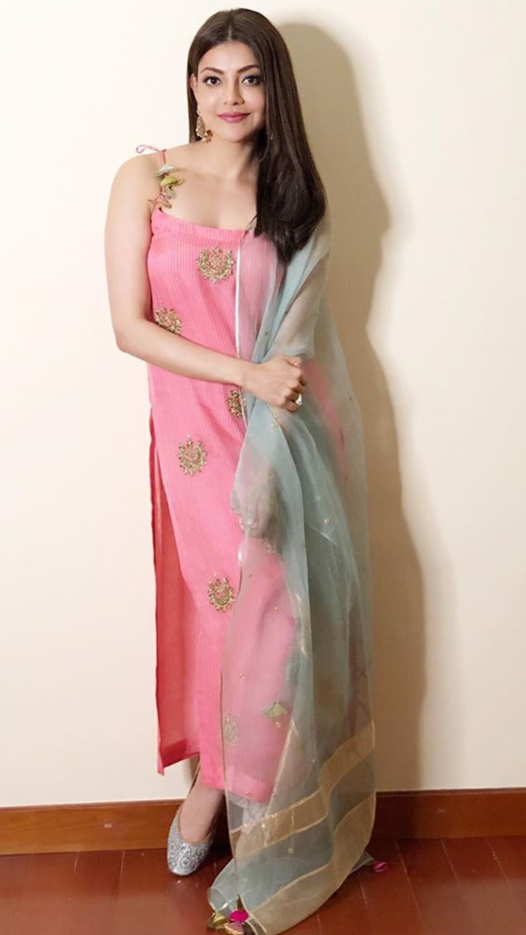 Kajal Aggarwal Too Tempting in Chudi