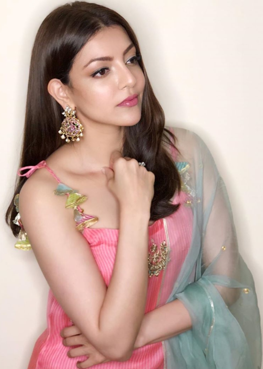 Kajal Aggarwal Too Tempting in Chudi