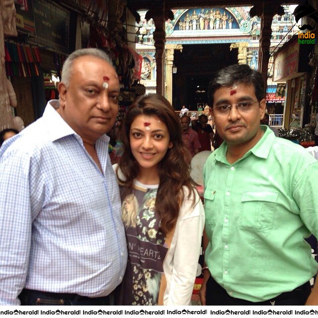 Kajal Aggarwal Unseen Photos with her Family and Neighbors Set 5