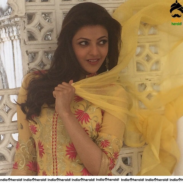 Kajal Aggarwal Unseen Photos with her Family and Neighbors Set 5