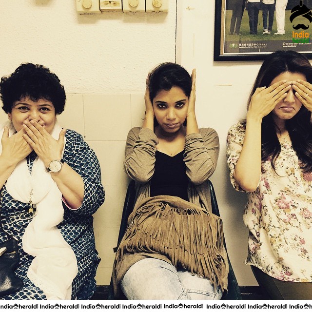 Kajal Aggarwal Unseen Photos with her Family and Neighbors Set 6