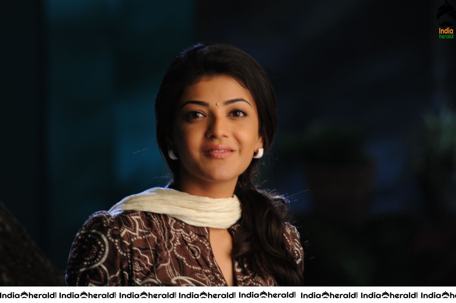 Kajal Aggarwal Vintage Hot Photos flaunting her Hip and Assets Set 3