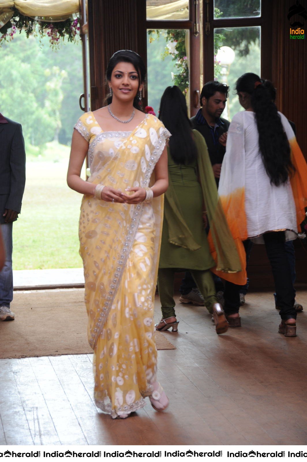 Kajal Aggarwal Vintage Hot Photos flaunting her Hip and Assets Set 4