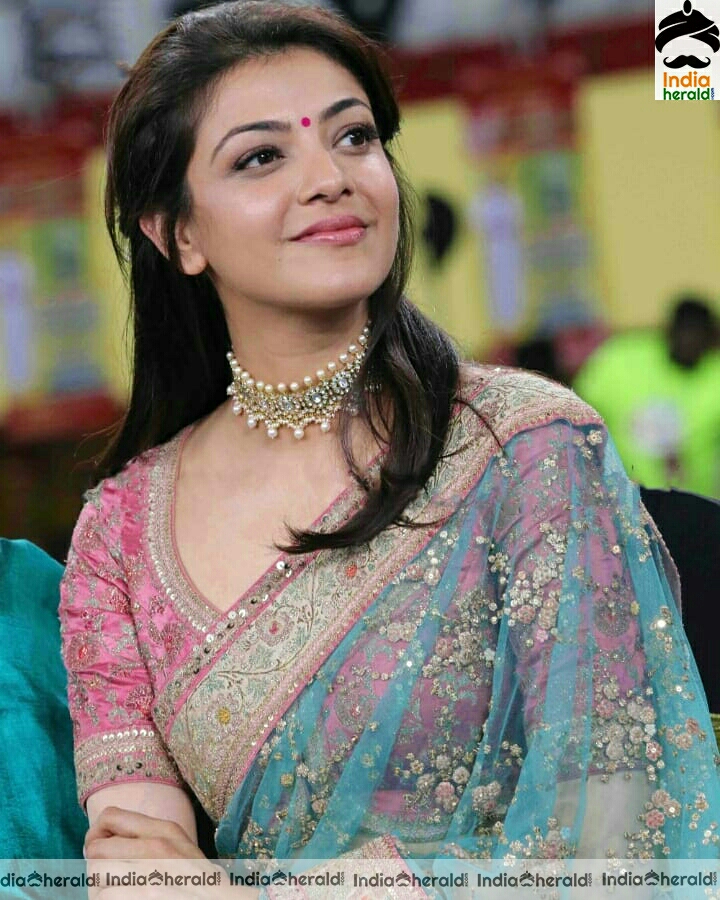 Kajal mesmerizing and seducing in Saree Hot photos